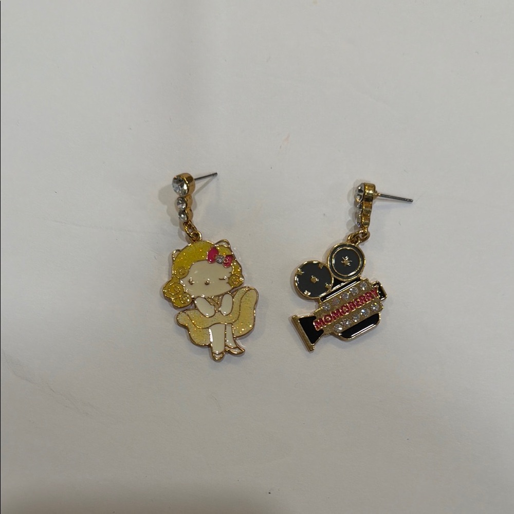 Vintage Momoberry hello kitty Gold and Black Movie Theme Earrings